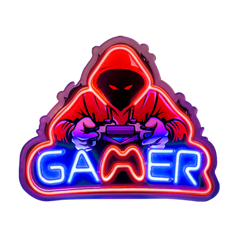 Ein Gamer-Logo mit einer Kapuzenfigur, die einen Gamecontroller hält. Das Wort "GAMER" ist neonfarben mit einem Controller-Symbol.