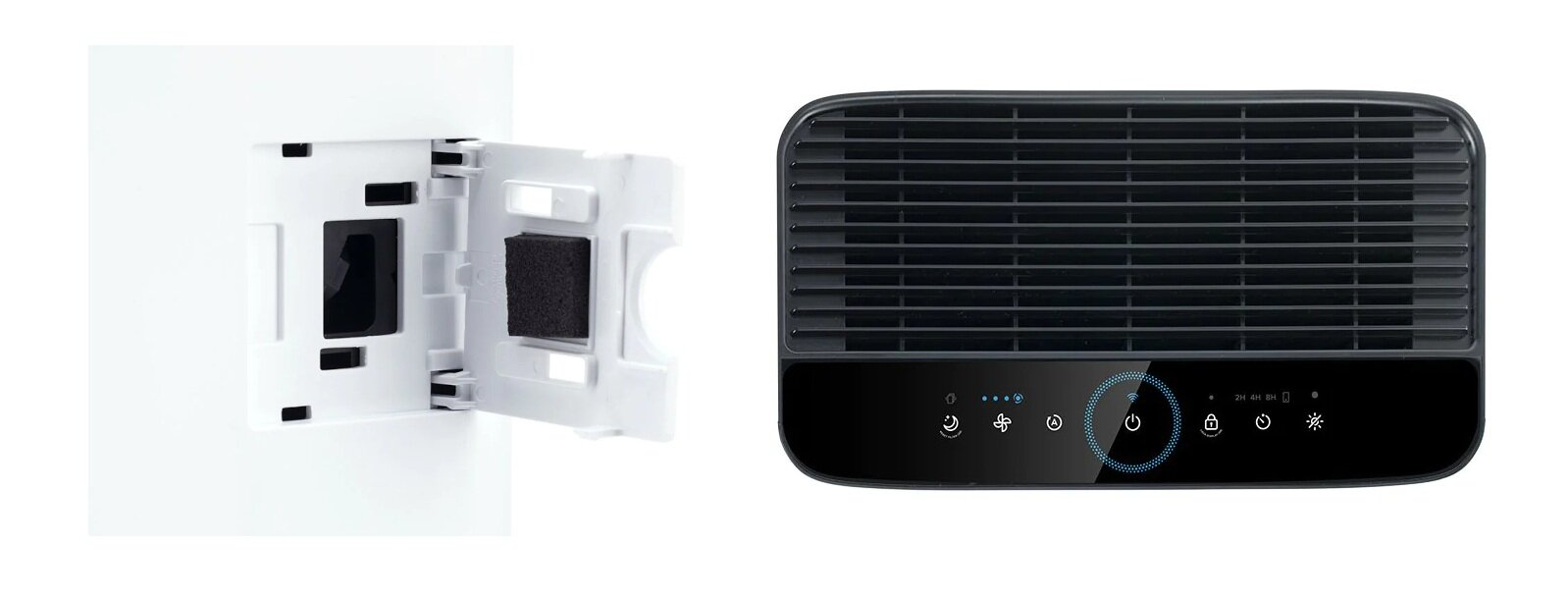 Oczyszczacz powietrza z otwartą komorą filtra. Oczyszczacz jest czarny z panelem sterowania. Filtr to ciemna gąbka.