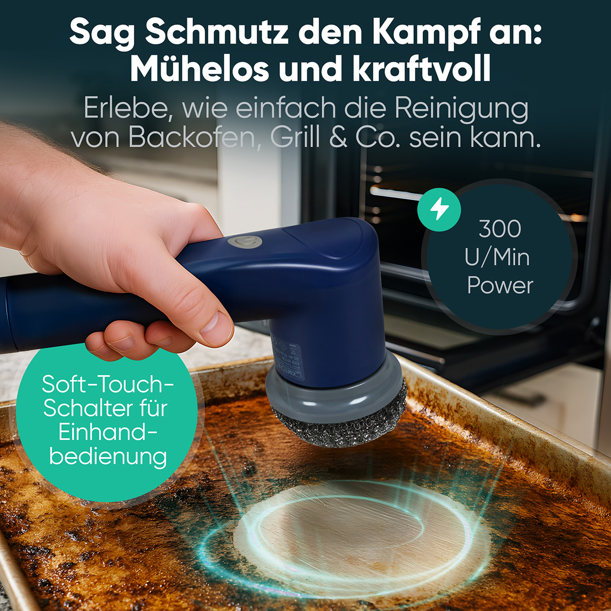 Eine Hand hält eine blaue Reinigungsbürste über einem schmutzigen Backblech. Text wirbt für einfache Reinigung.