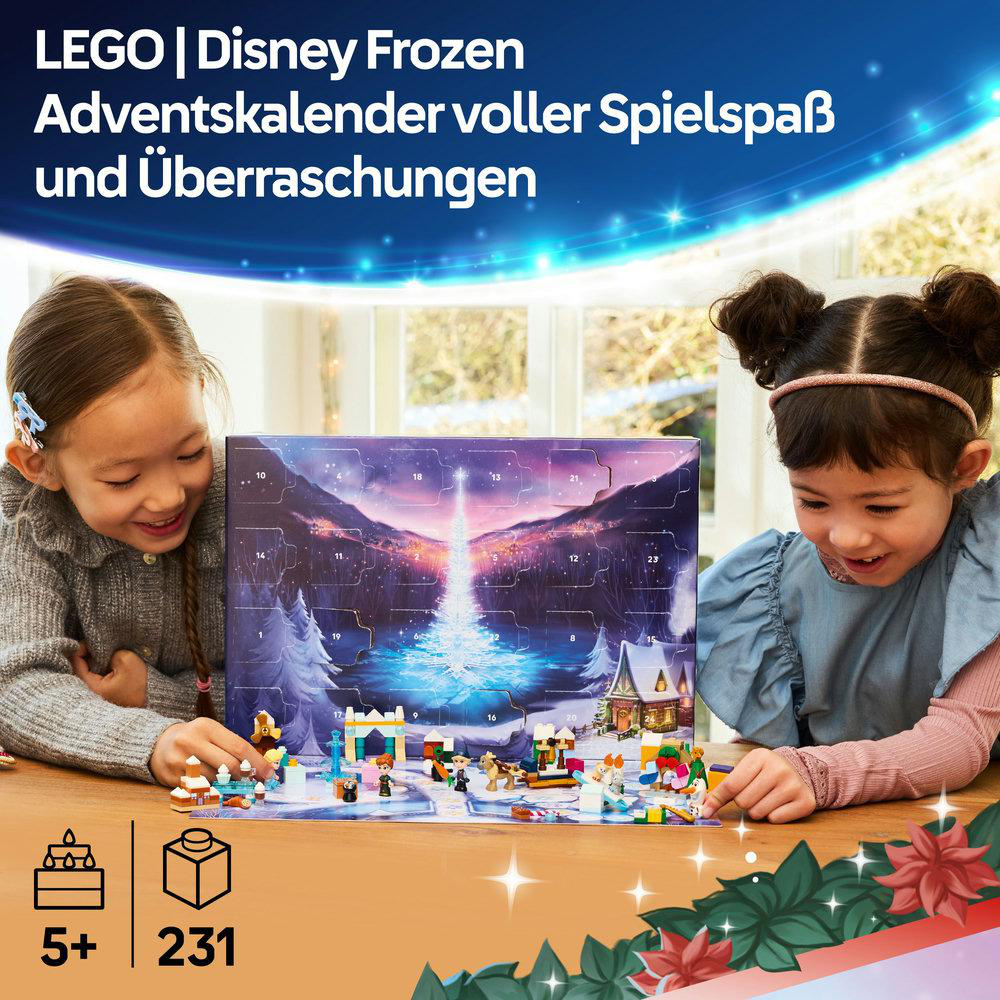 Zwei Mädchen mit einem LEGO Disney Frozen Adventskalender. Der Kalender ist geöffnet und zeigt Figuren. Die Mädchen lächeln aufgeregt.