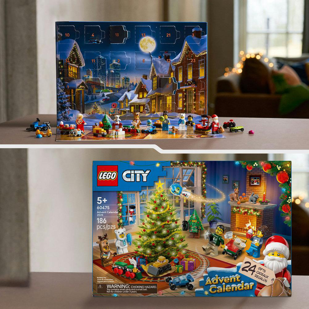 Zwei Lego-Adventskalender werden gezeigt. Einer zeigt eine Nachtszene mit Mond. Der andere zeigt eine Weihnachtsszene mit Baum und Geschenken.