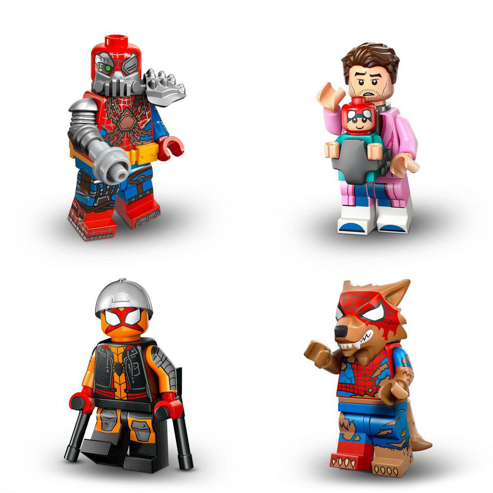 Vier Lego-Figuren sind abgebildet: ein roter Iron Spider, ein Mann, der ein Baby hält, eine orangefarbene Figur mit Helm und ein wolfsähnlicher Spider-Man.