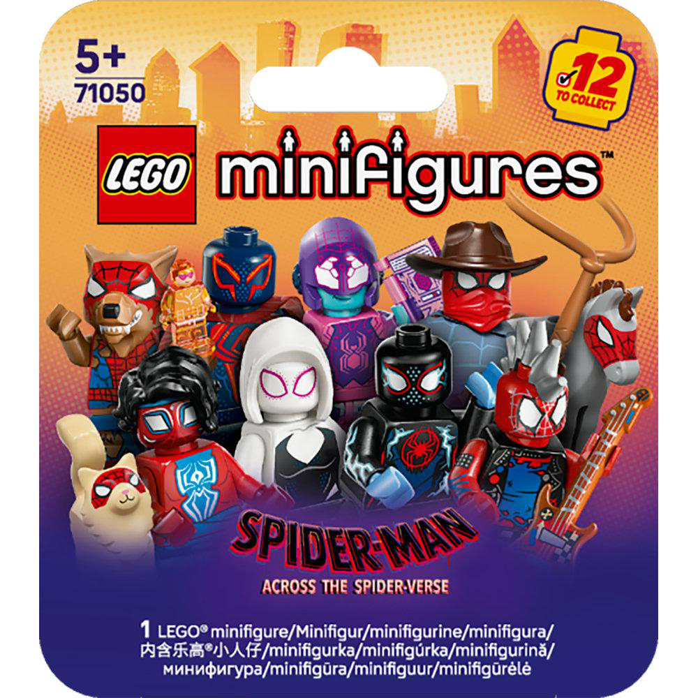 Lego Minifiguren Spider-Man. Eine Gruppe verschiedener Spider-Man-Figuren vor einem bunten Hintergrund.