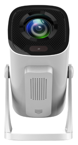 Biały projektor z czarnym wierzchem i obiektywem. Posiada stojak i port z tyłu.