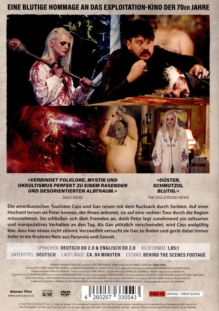 Poster mit Horrorszenen. Eine Frau mit blutiger Waffe, ein Mann mit Maske und ein Mann mit blutigem Gesicht.