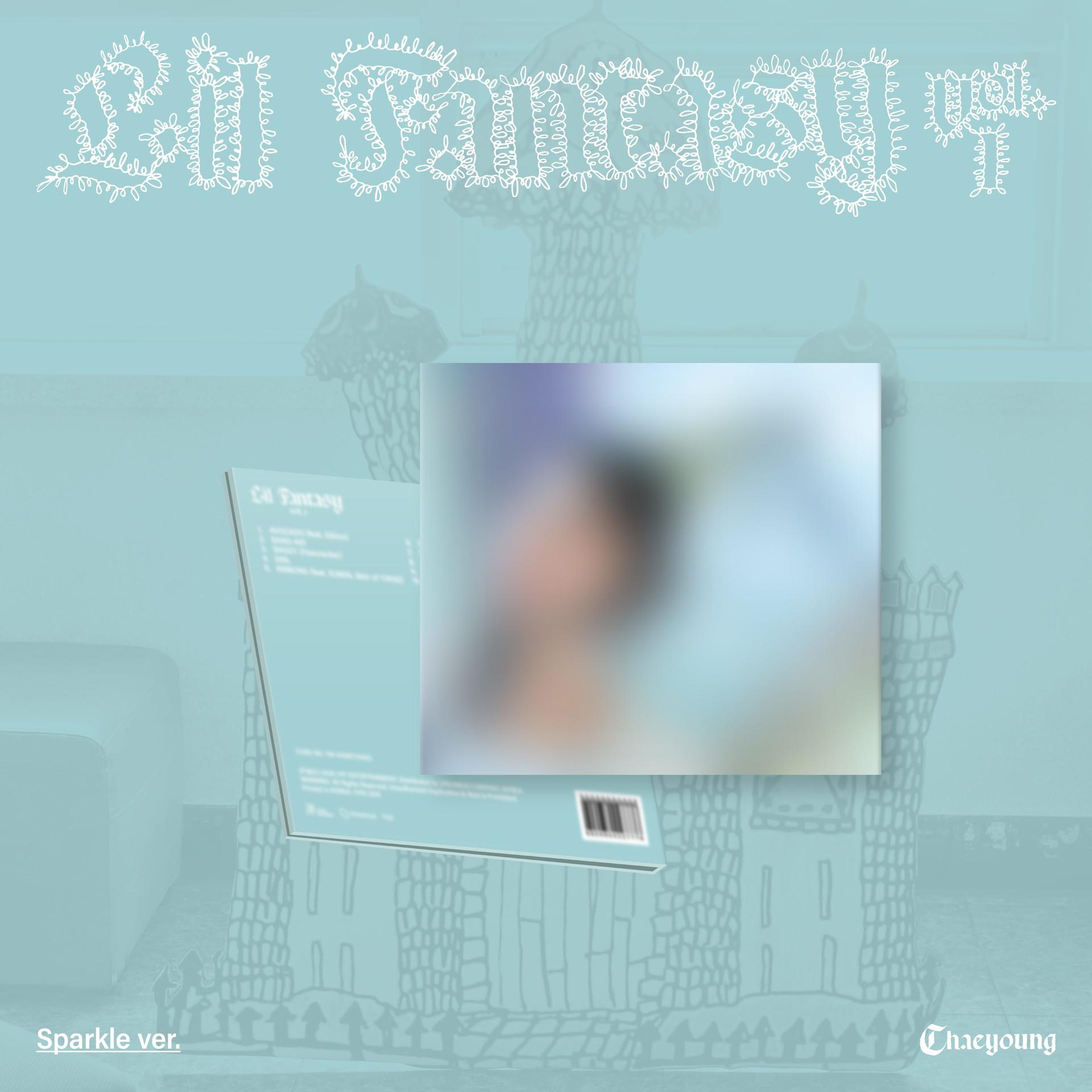 Albumcover mit verschwommenem Bild einer Person, mit blauem und weißem Farbschema. Der Text lautet 'Still Fantasy' und 'Chaeyoung'.