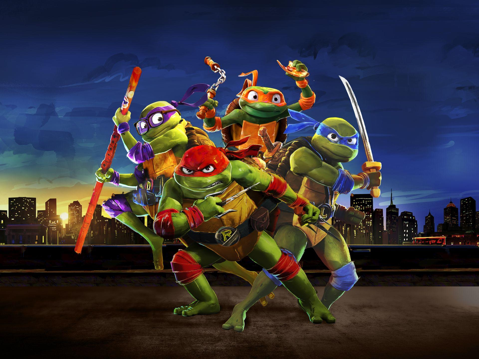 Teenage Mutant Ninja Turtles stehen bereit für Action auf einem Dach bei Sonnenuntergang. Skyline der Stadt im Hintergrund.