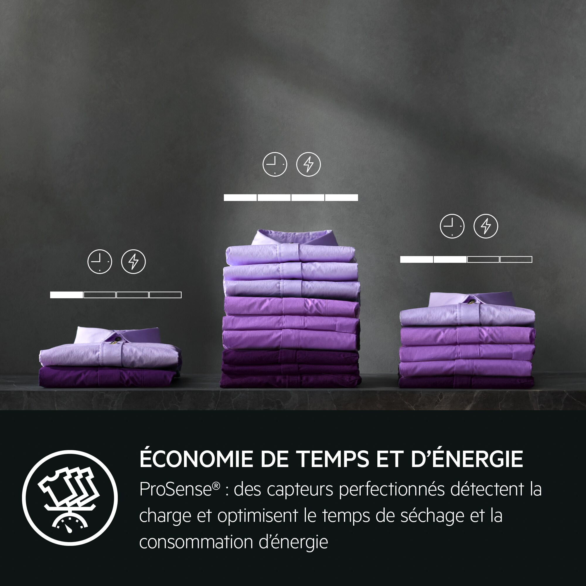 Trois piles de chemises violettes sur une étagère avec icônes.