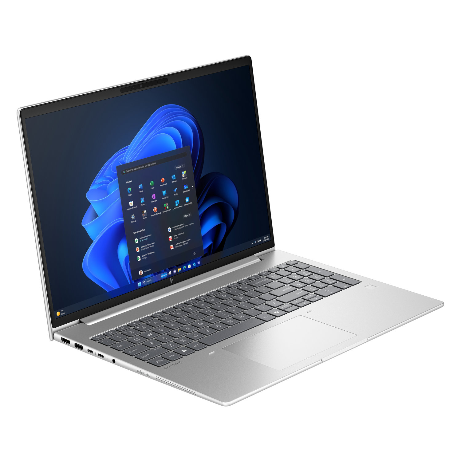 Een zilveren laptop op een witte ondergrond. Het scherm toont de Windows 11-interface met app-pictogrammen. Toetsenbord en touchpad zijn zichtbaar.