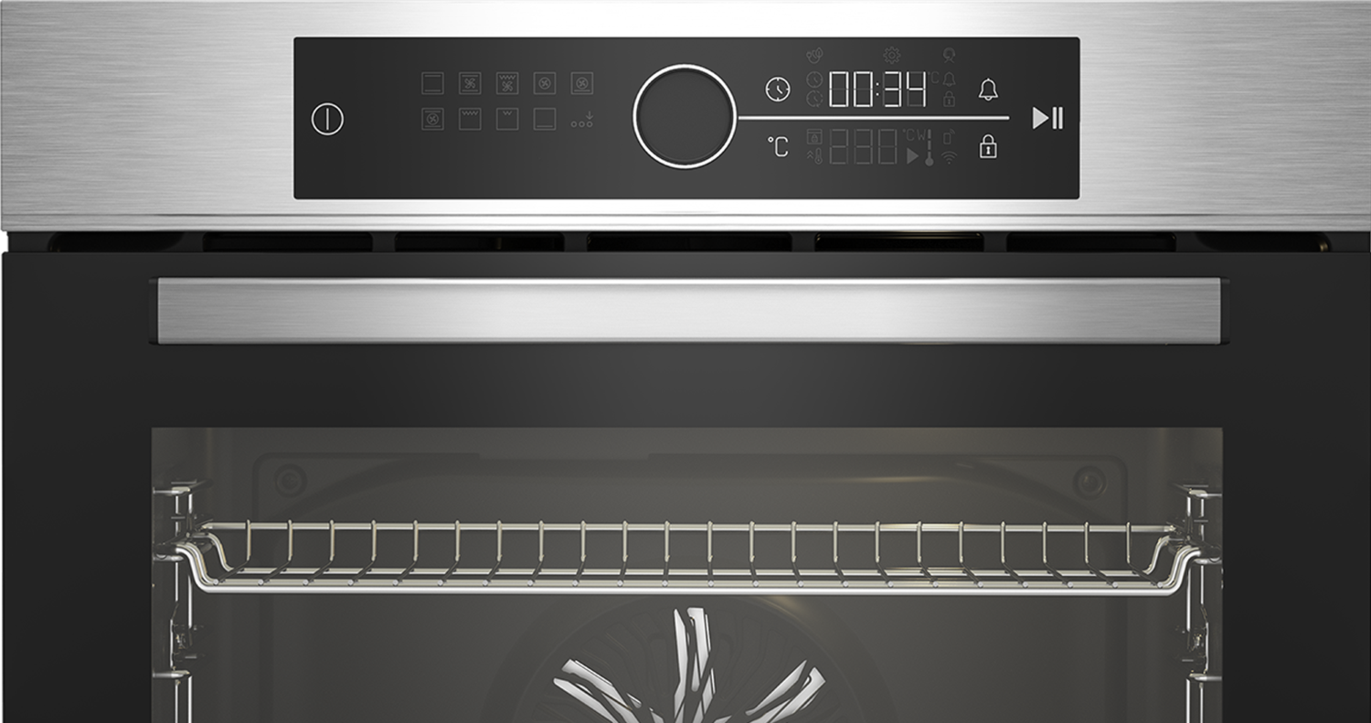 Horno con pantalla digital que muestra la hora y la temperatura. Interior con rejilla visible. Diseño en acero inoxidable y negro.
