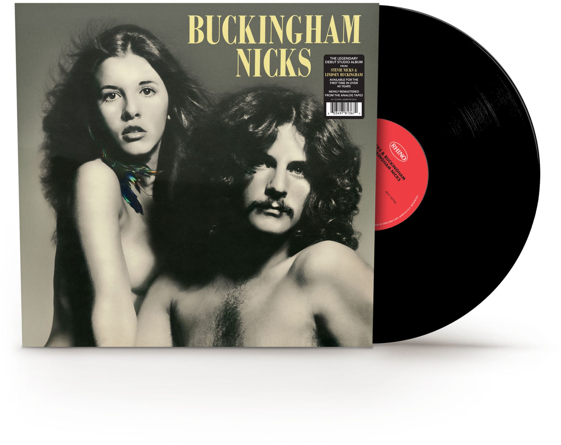 Buckingham Nicks albumborító. Egy férfi és egy nő van a borítón. Jobbra egy bakelit lemez látható.