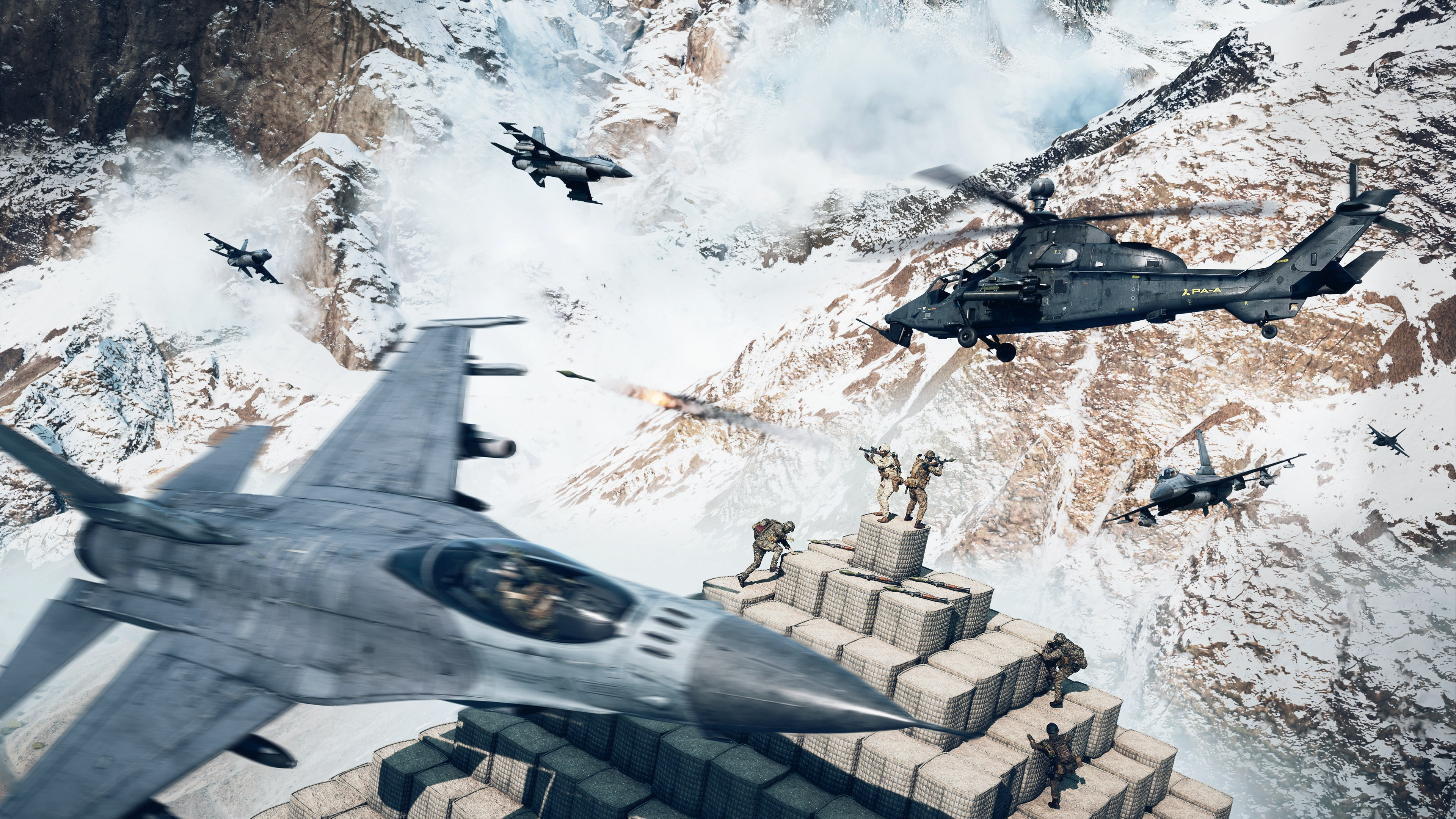 Scène militaire : Jets, hélicoptère et soldats sur une montagne. Les jets volent, l'hélicoptère est en l'air, soldats sur une structure.