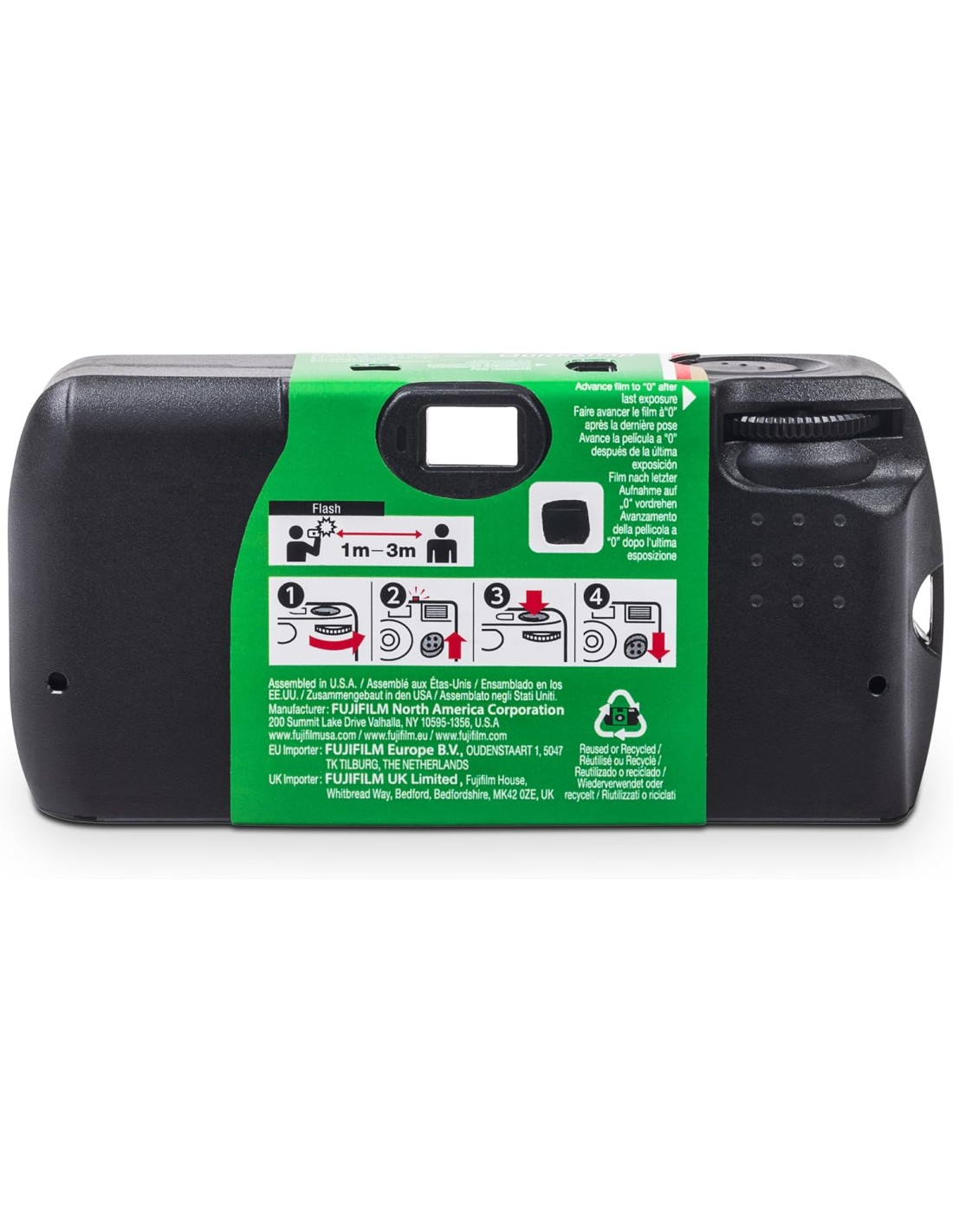 Cámara desechable negra con etiqueta verde. Tiene indicador de flash e instrucciones. El fondo es blanco.