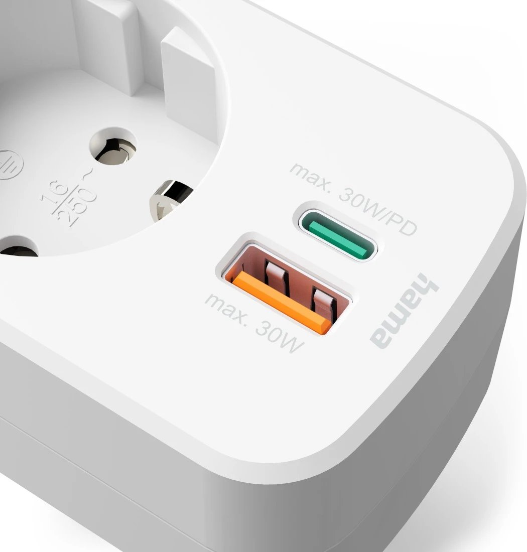 Adaptador de corriente blanco con enchufe y puertos USB. El adaptador tiene impreso 'max. 30W/PD' y 'max. 30W'. La marca 'hama' es visible.