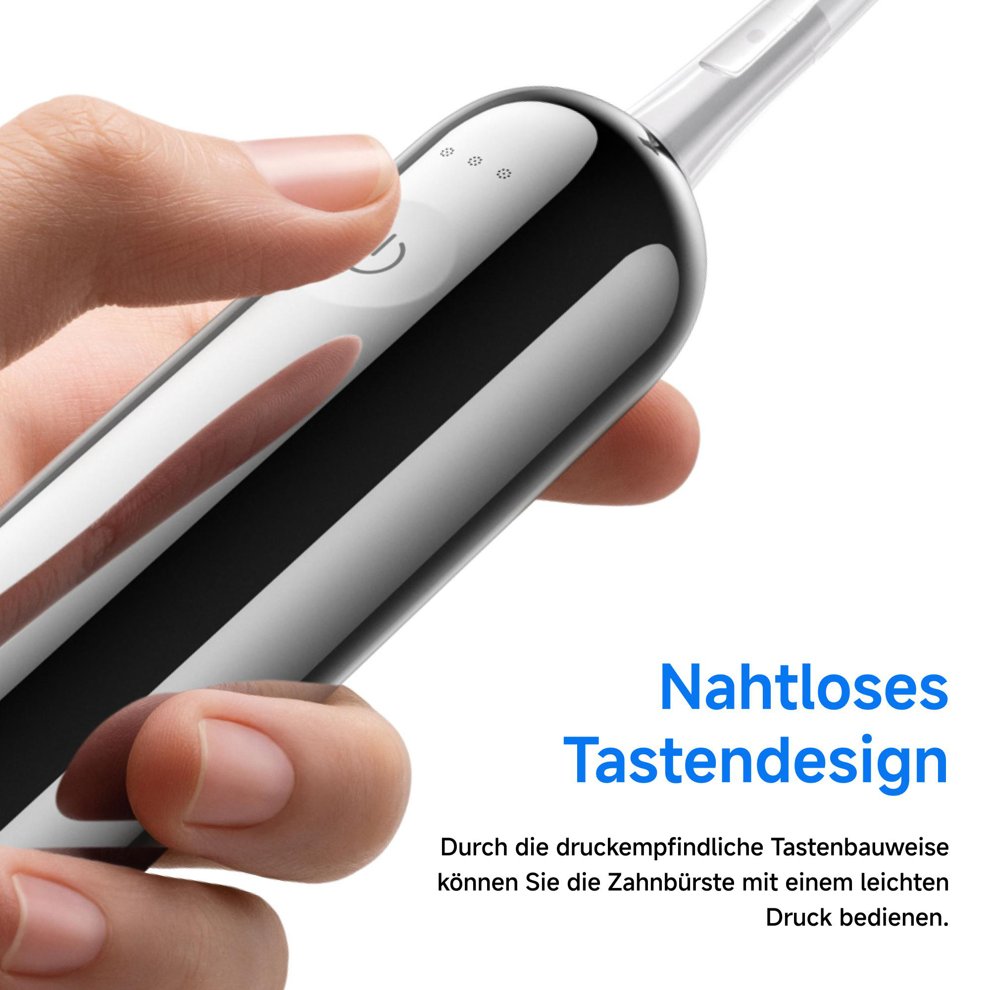 Eine Hand hält eine metallische Zahnbürste. Sie hat ein schwarz-silbernes Design mit Knöpfen. Der Hintergrund ist weiß, mit blauem Text.