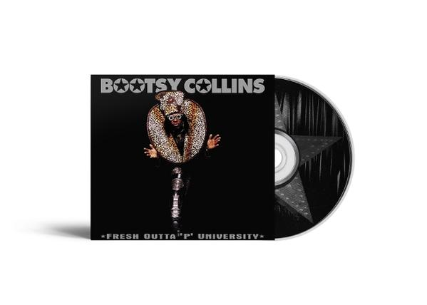 CD-borító Bootsy Collins-szal leopárdmintával. A CD a borító mellett van. Fekete háttér, felirattal: Fresh Outta P University.