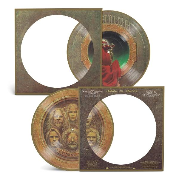 Album borítója bakelit lemezekkel és tokkal. Az egyik lemez egy zenekart, a másik egy piros ruhás alakot mutat. Barna és zöld tónusok dominálnak.