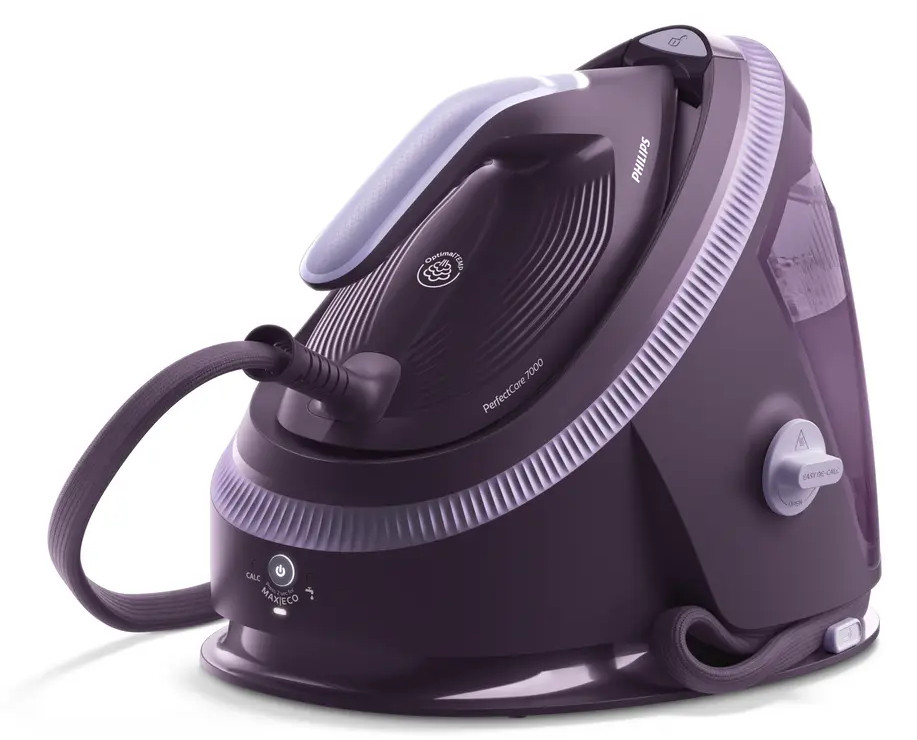 Ciemnofioletowe żelazko Philips PerfectCare 7000. Ma jasnofioletowy uchwyt i akcenty. Zbiornik na wodę znajduje się z boku.