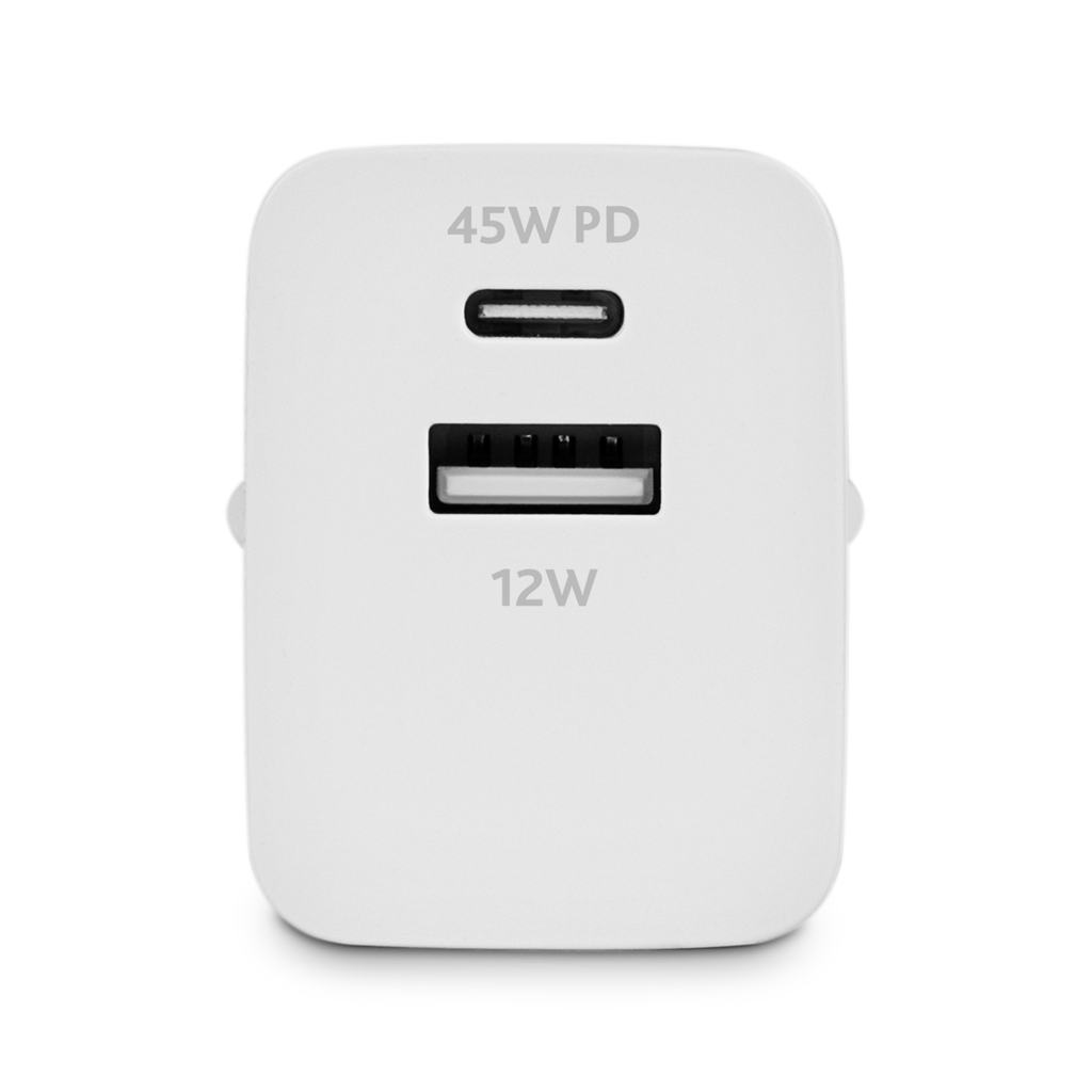 İki bağlantı noktalı beyaz şarj cihazı: USB-C (45W PD) ve USB-A (12W). Metin etiketleri beyaz yüzeye basılmıştır.