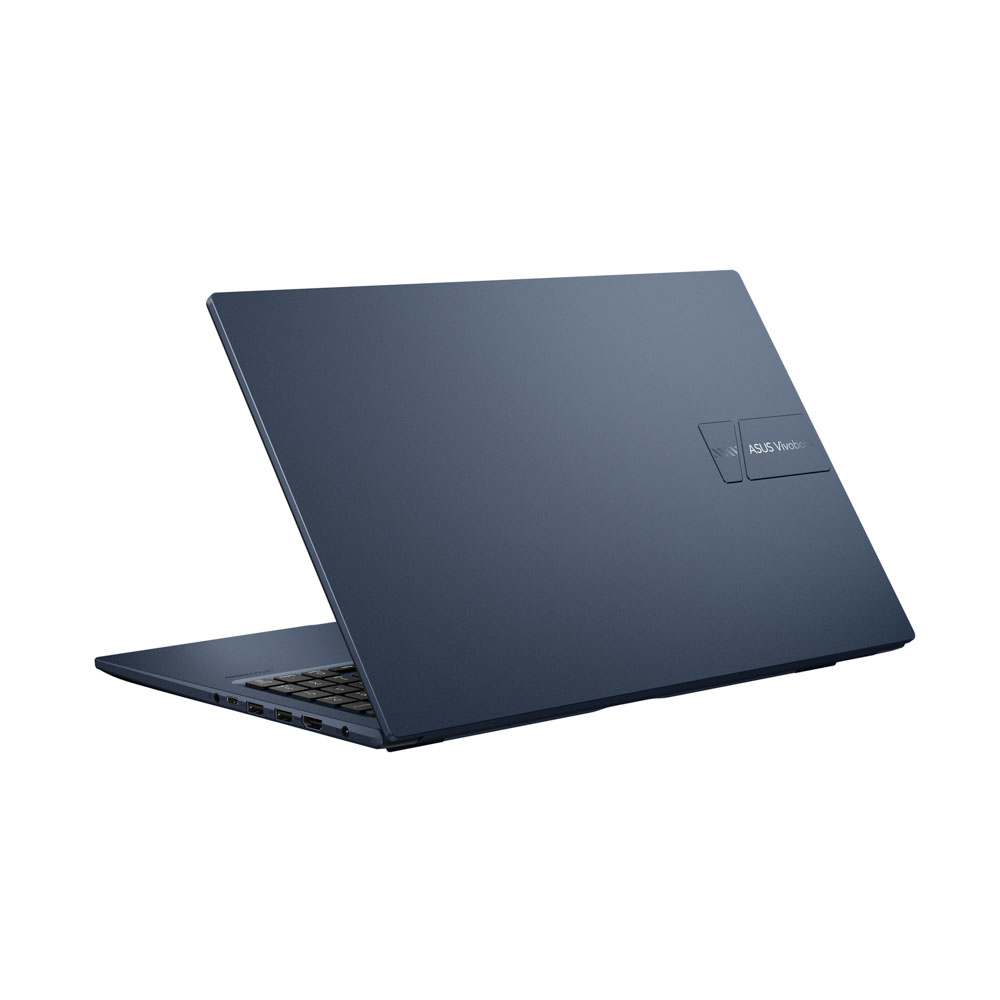 Lacivert bir ASUS Vivobook dizüstü bilgisayar, hafifçe açık. Arkada logo görünüyor. Beyaz zemin üzerinde, altta klavye.