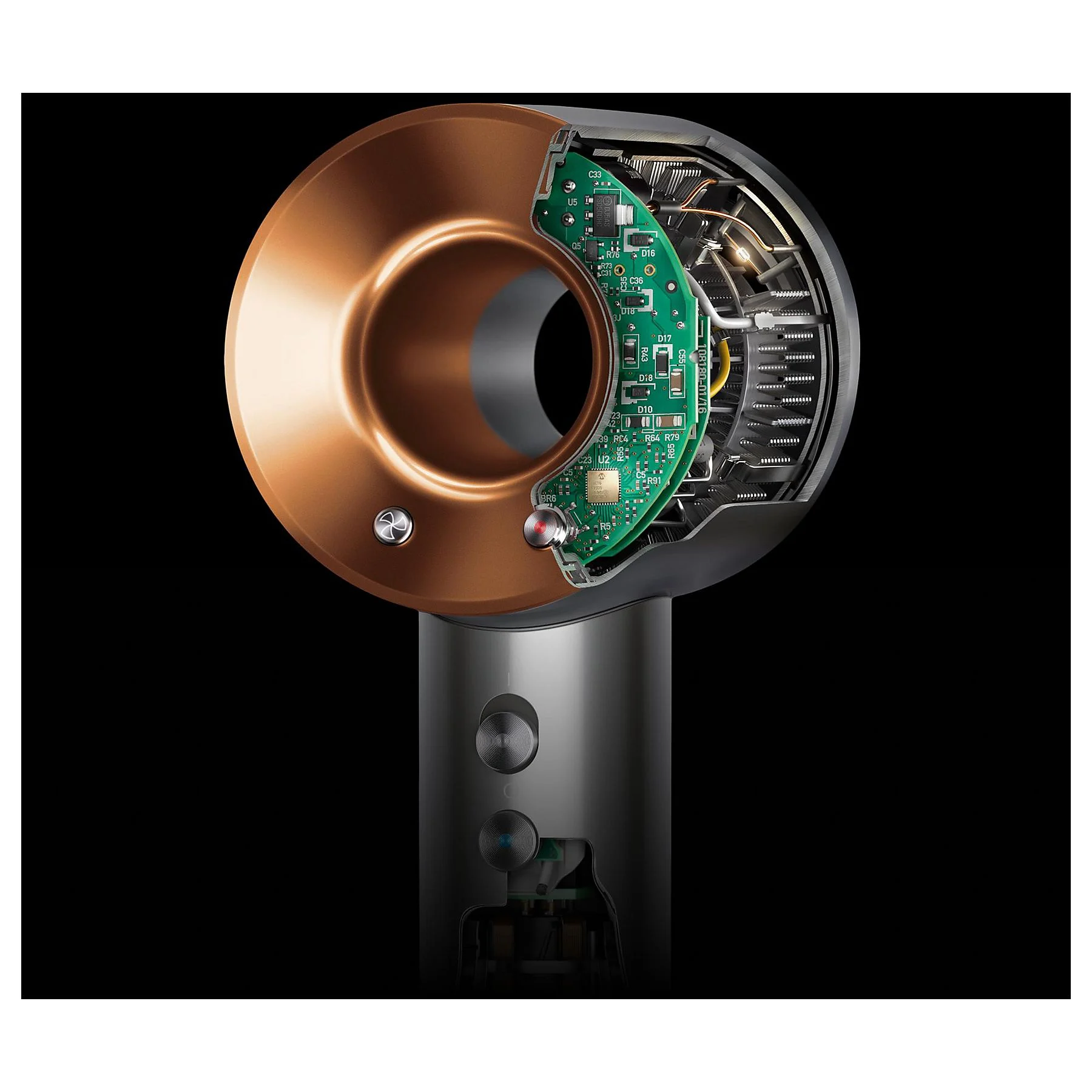 Przekrój suszarki do włosów. Ukazuje wewnętrzne komponenty, miedziane i srebrne części oraz zieloną płytkę obwodu na czarnym tle.