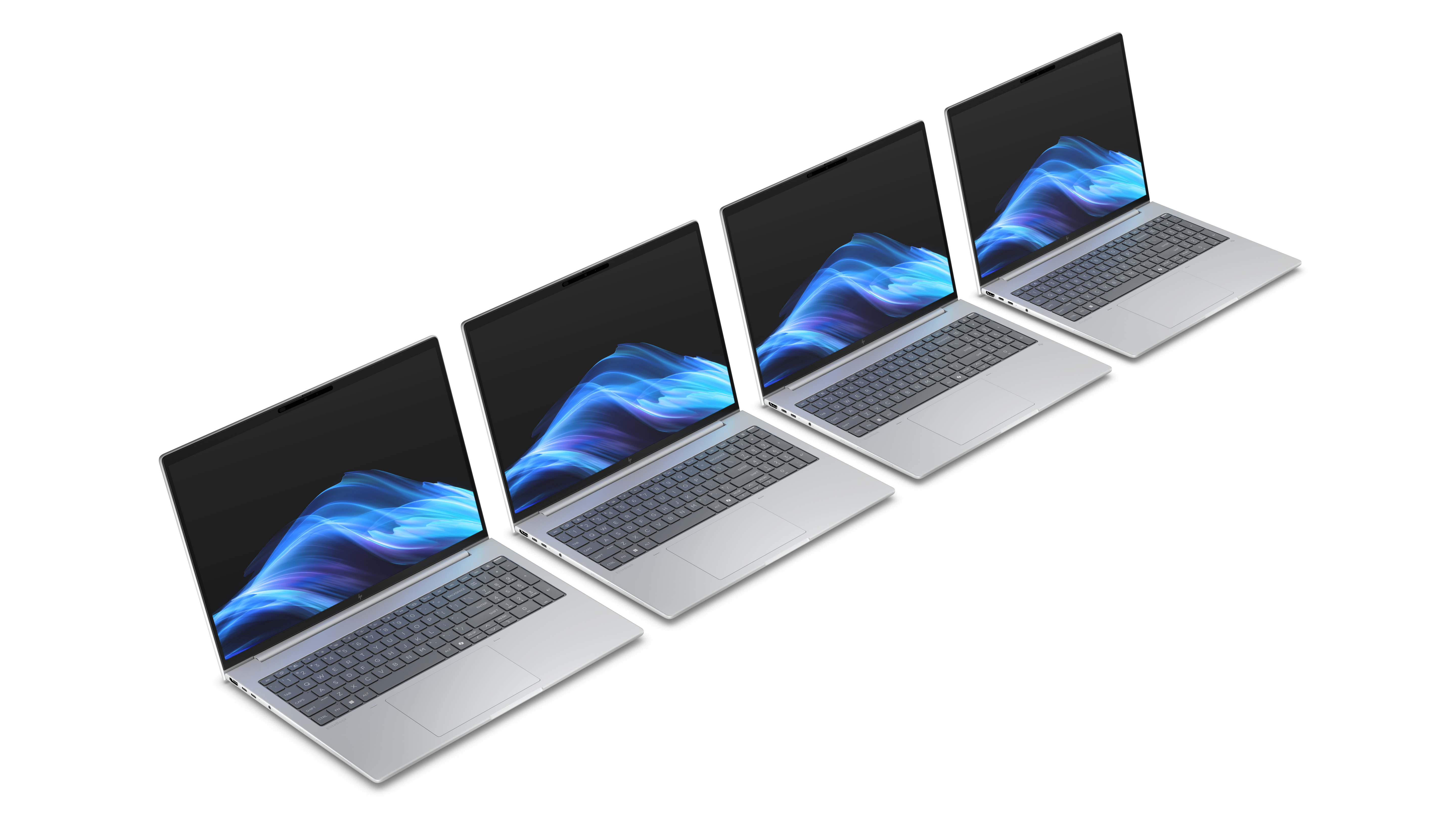 Vier silberne Laptops sind diagonal auf schwarzem Hintergrund dargestellt. Jeder Bildschirm zeigt ein blaues und weißes abstraktes Design.