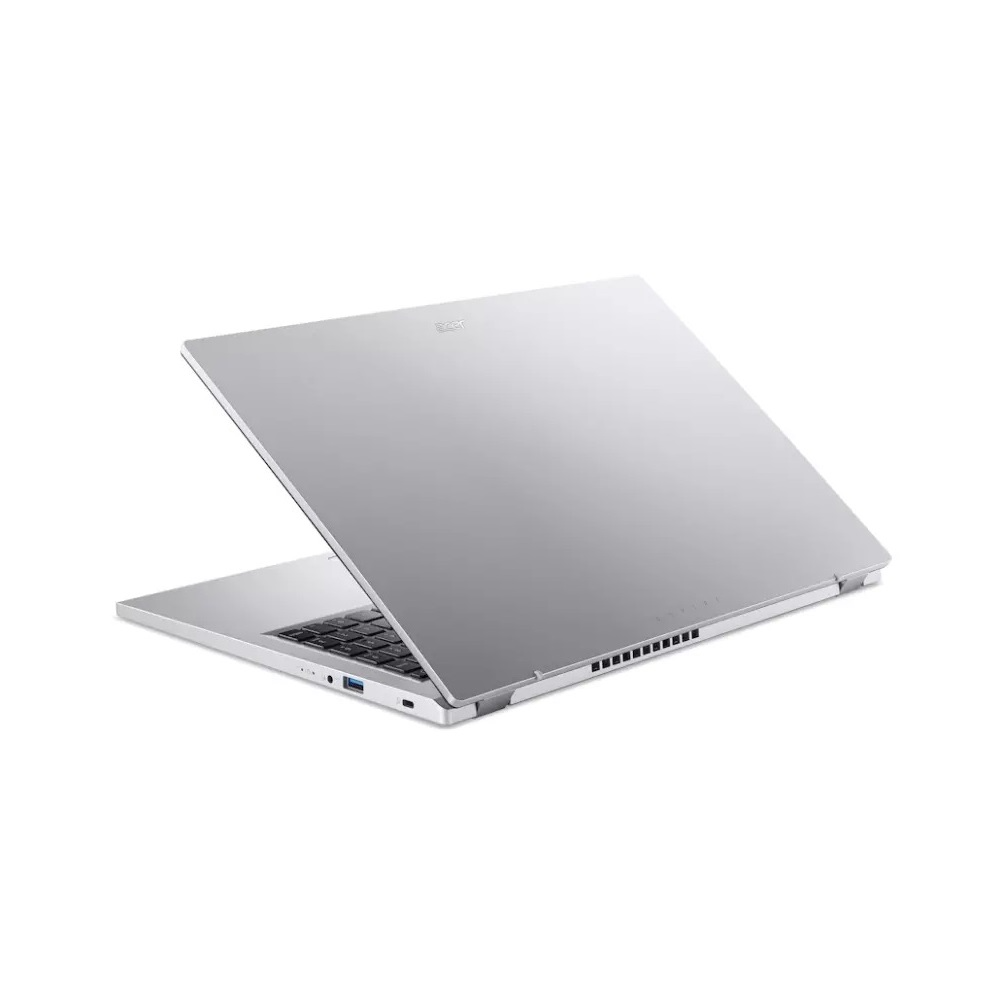 Egy ezüst laptop nyitva, a billentyűzetet és a képernyőt mutatva. Az Acer logó látható. A háttér fehér.