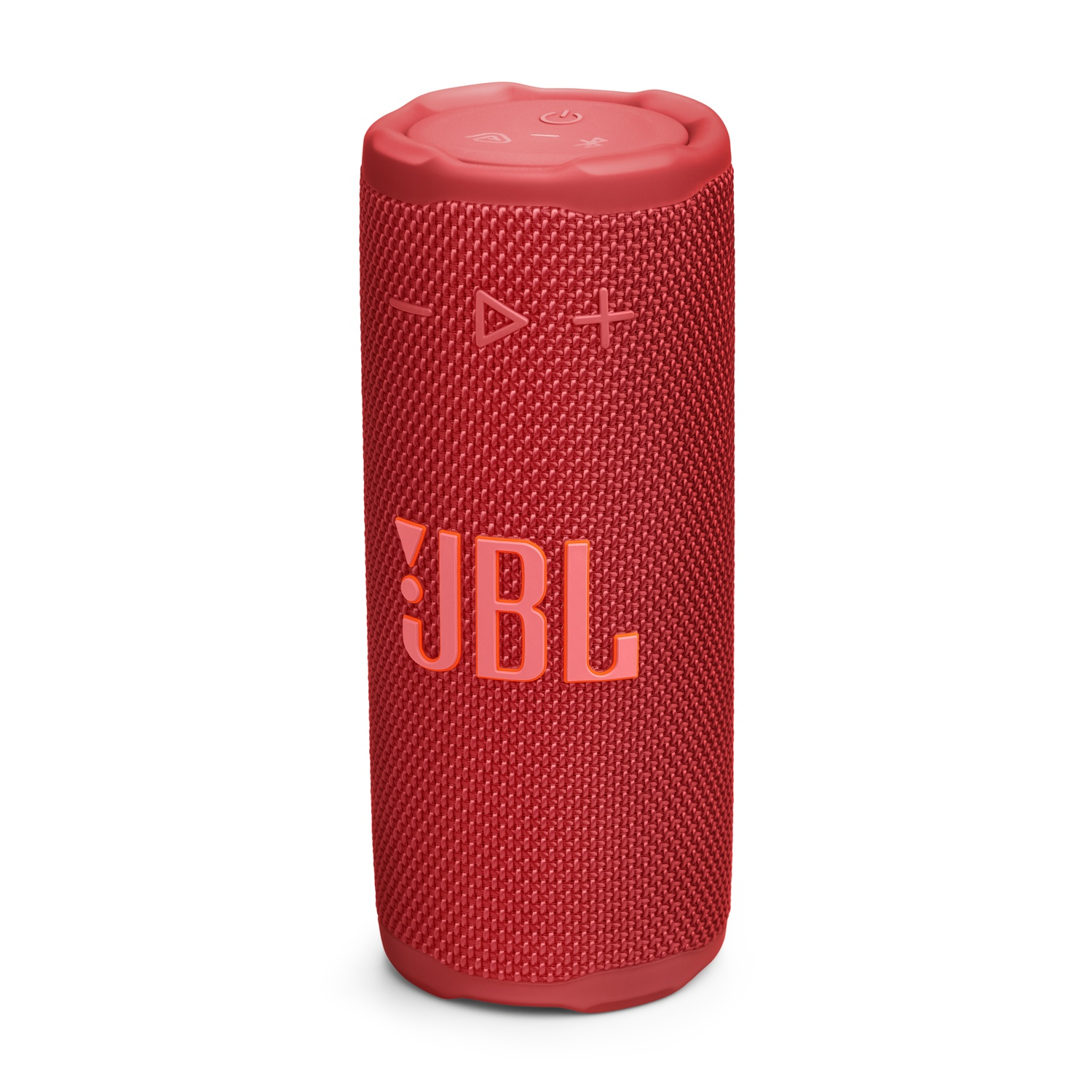 Un haut-parleur JBL rouge, cylindrique avec une texture en maille. Le logo JBL est sur le devant. Les boutons de commande sont en haut. Fond blanc.