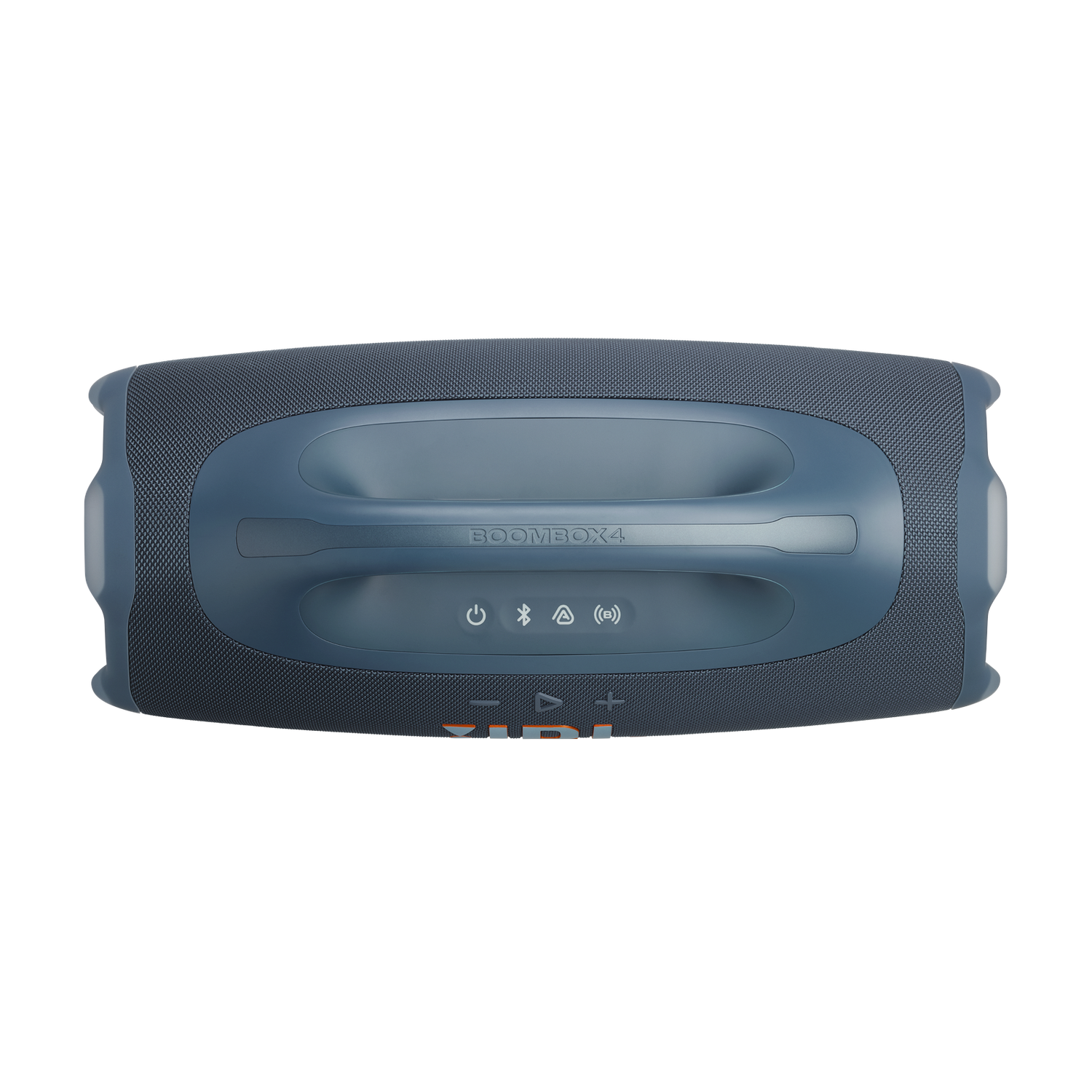 Une enceinte bleue JBL Boombox 4. Elle possède une poignée, des boutons de commande et le logo JBL. Le fond est noir.