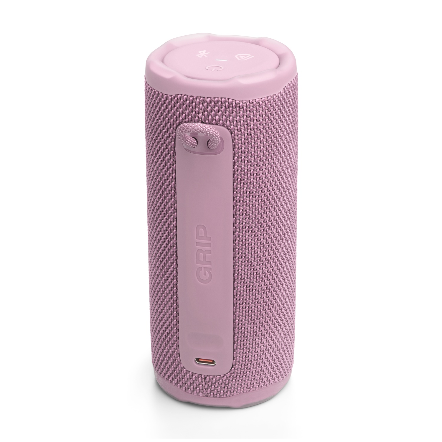 Een cilindrische roze luidspreker met een stoffen textuur. Het heeft een riem met het woord "GRIP" en een paar knoppen aan de bovenkant. Witte achtergrond.