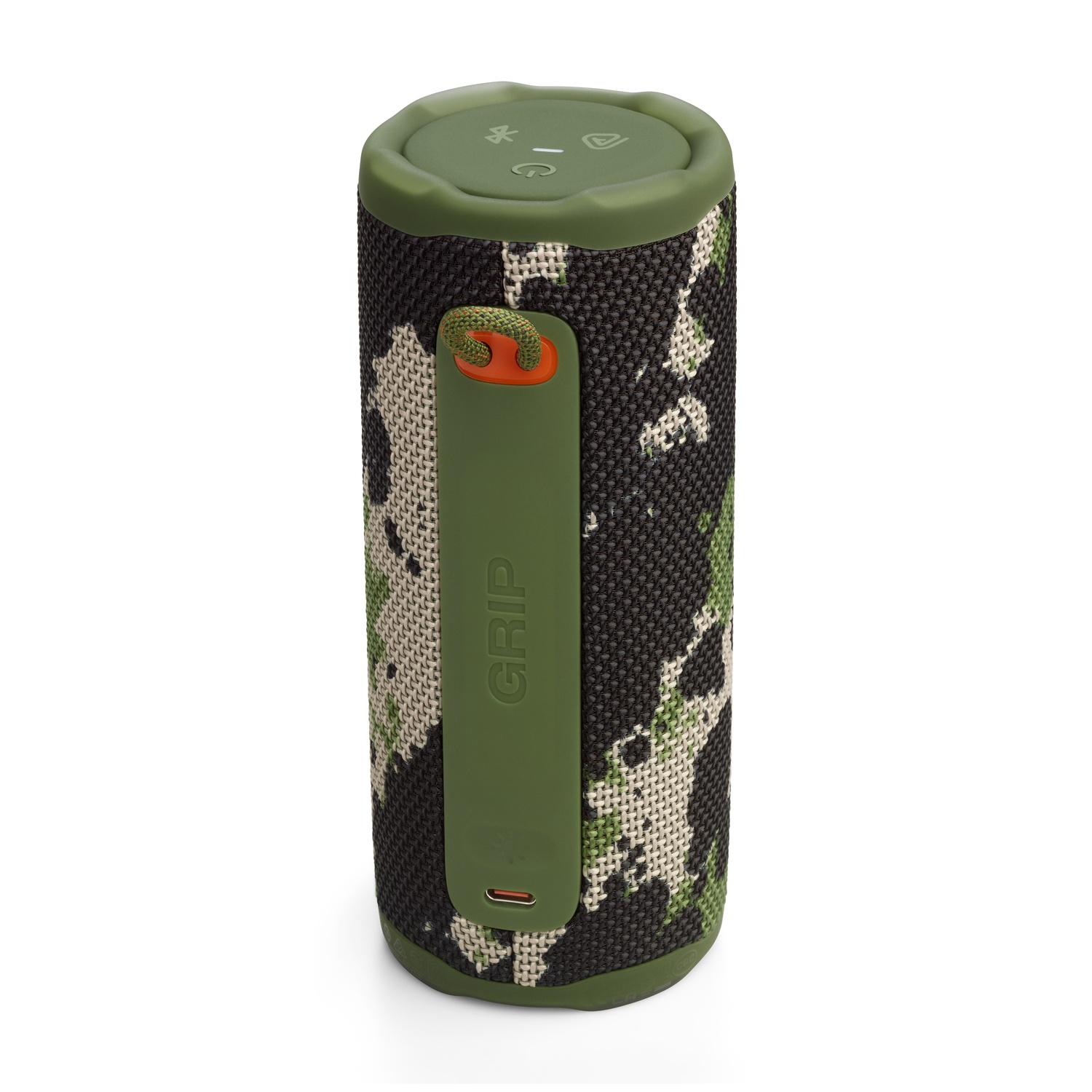 Haut-parleur portable à motif camouflage. Dispose d'une poignée verte avec l'étiquette "GRIP". Le dessus a des boutons. Accent orange. Fond blanc.
