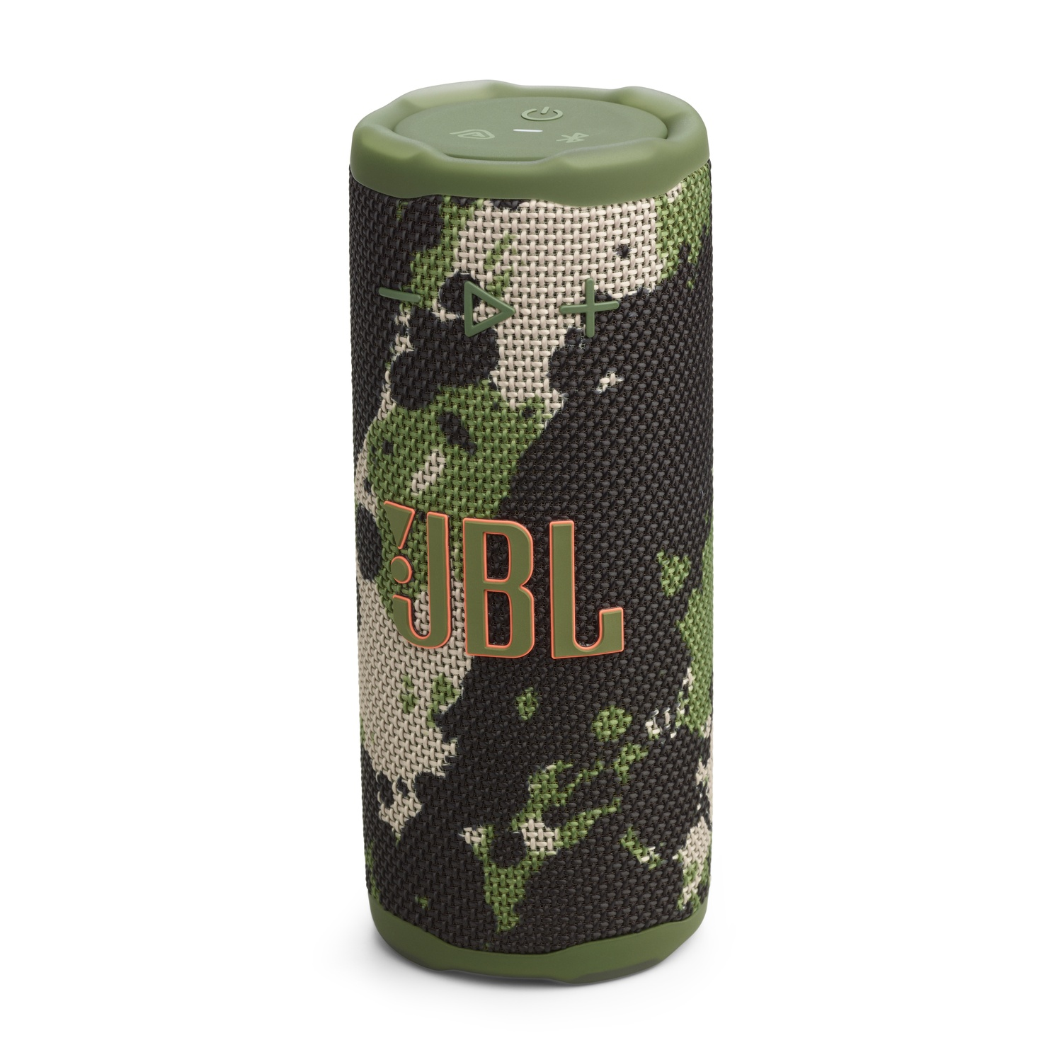 Un haut-parleur JBL cylindrique avec un motif de camouflage vert, noir et beige. Le logo JBL est orange. Le haut-parleur est sur fond blanc.