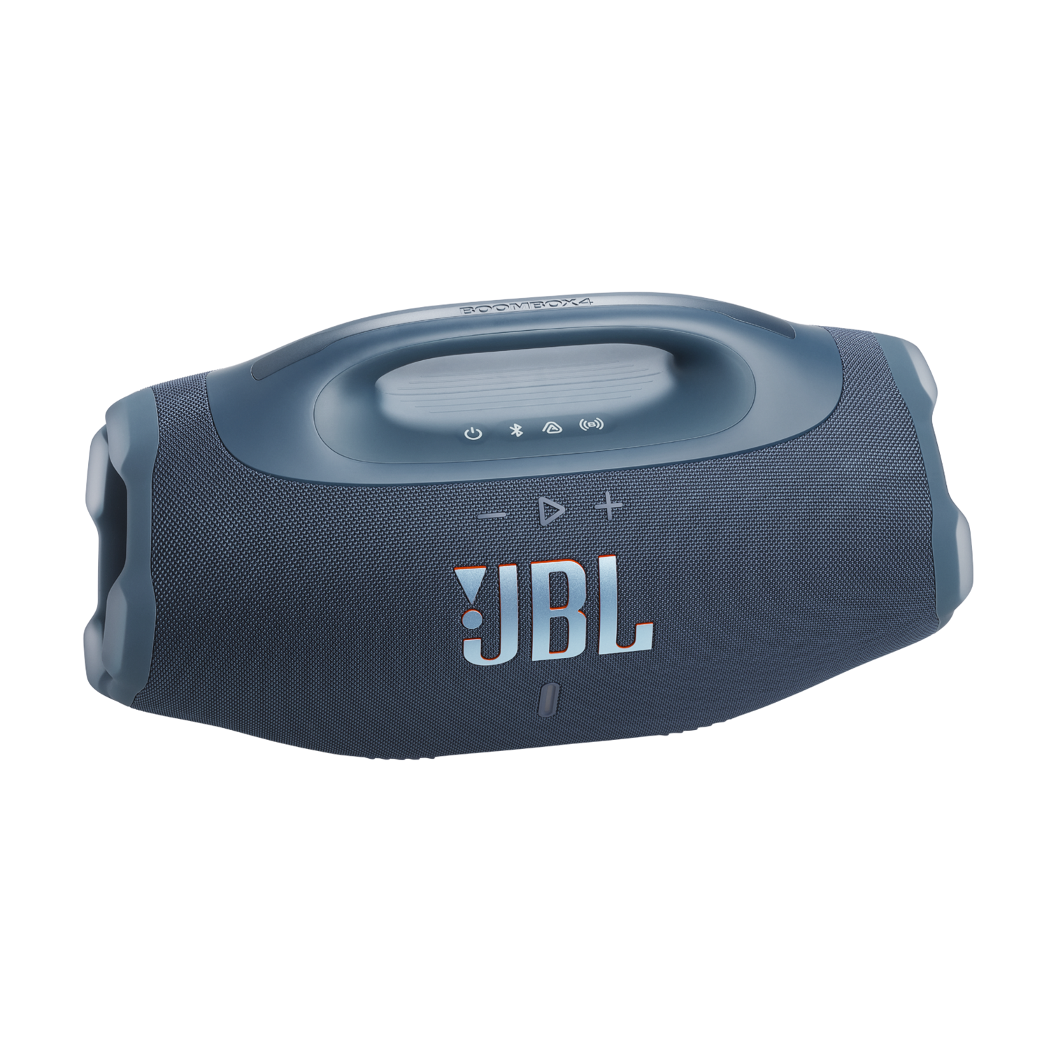 Een blauwe JBL Boombox-luidspreker op een zwarte achtergrond. Het heeft knoppen, een handvat en het JBL-logo. De luidspreker heeft een mesh-ontwerp.