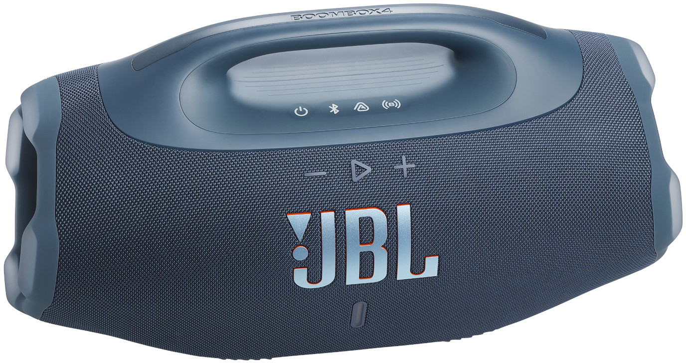 Ein dunkelblauer JBL Boombox 4 Lautsprecher. Er hat einen Griff oben, Steuertasten und das JBL-Logo vorne.