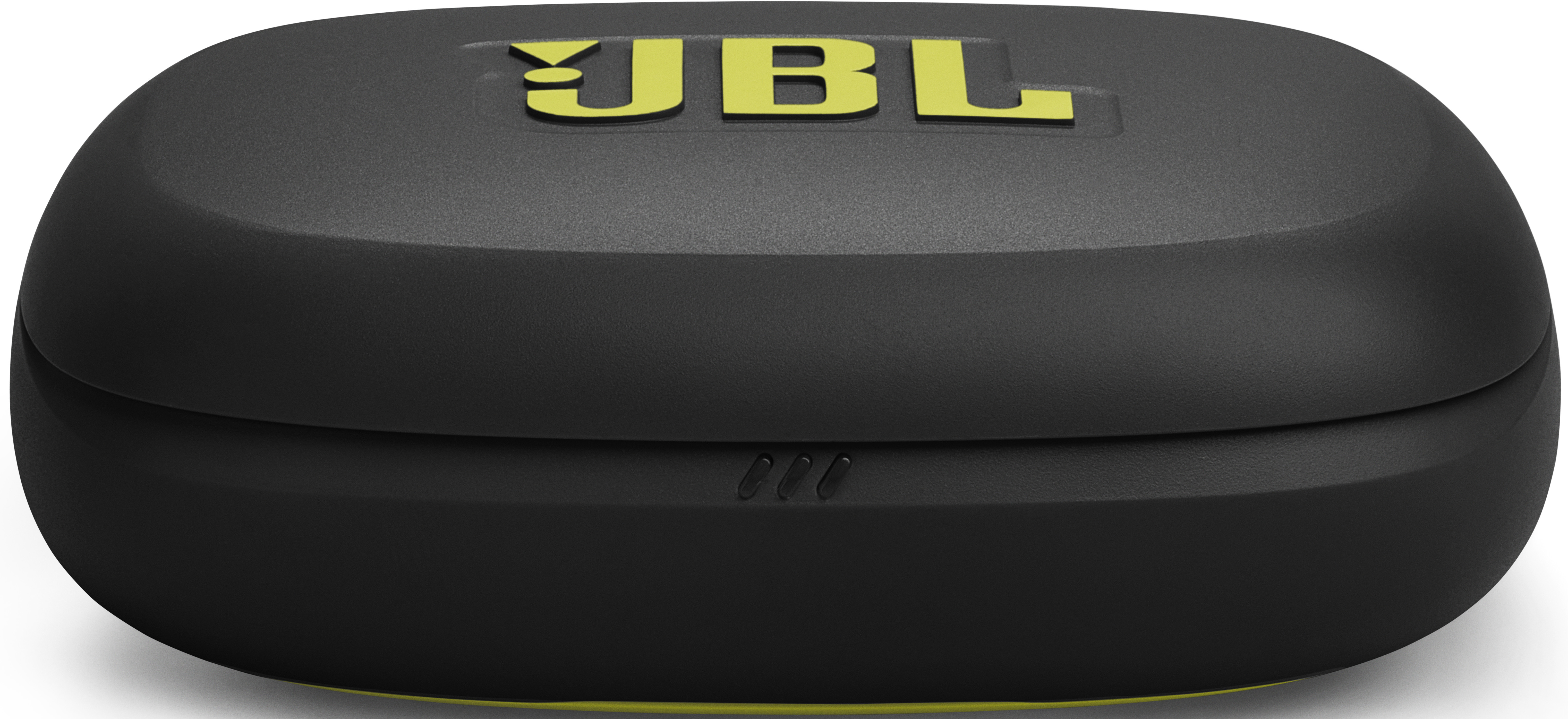Schwarzes JBL-Kopfhörer-Etui mit gelbem JBL-Logo. Es hat eine abgerundete Form. Auf der Vorderseite sind drei kleine Löcher zu sehen.