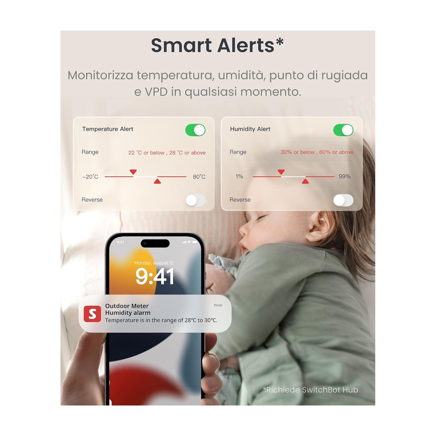 Un telefono mostra un allarme di umidità sullo schermo. Un bambino dorme sullo sfondo. Vengono visualizzati avvisi intelligenti per temperatura e umidità.
