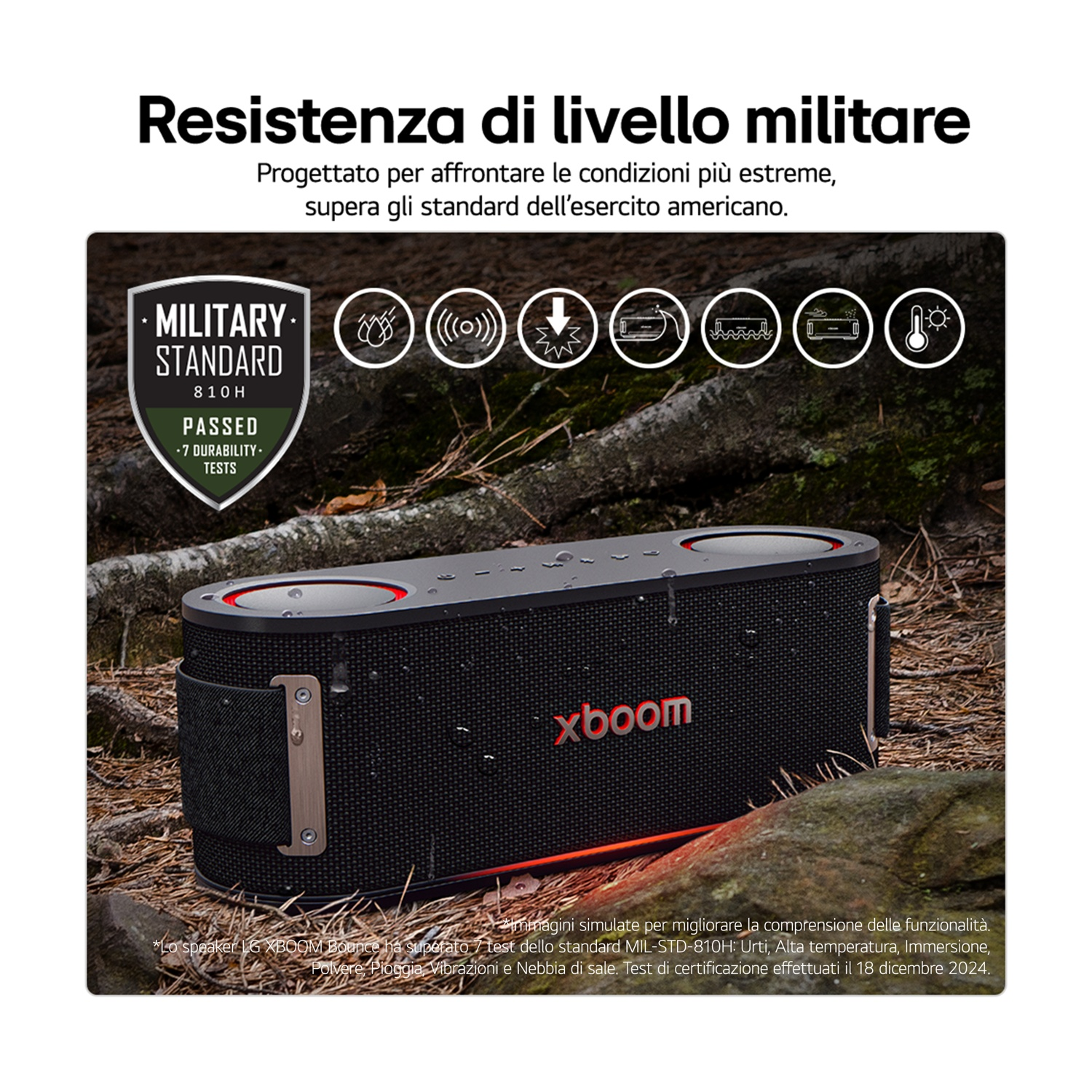 Un altoparlante XBOOM nero con dettagli rossi su una superficie rocciosa. Il testo evidenzia la durata militare.