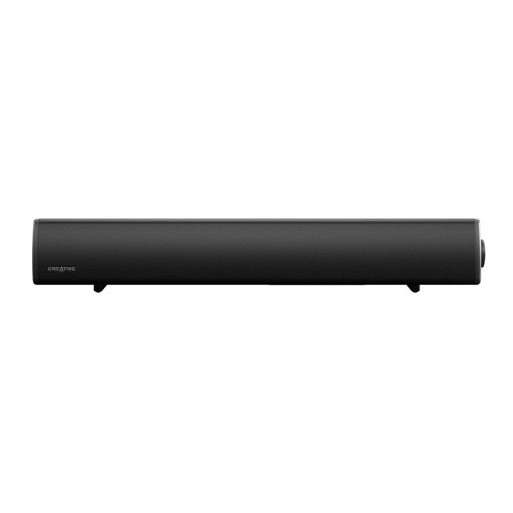 Una barra de sonido negra de Creative descansa sobre un fondo blanco. Tiene una parte frontal de malla, el nombre de la marca y una perilla de control a la derecha.