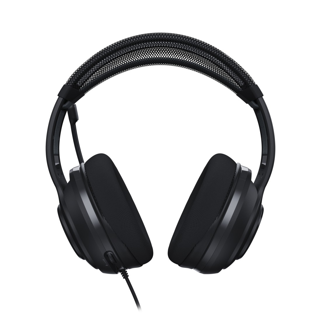 Schwarze Over-Ear-Kopfhörer mit Mesh-Stirnband und weichen Ohrmuscheln, leicht angewinkelt. Ein Kabel hängt von der linken Ohrmuschel.