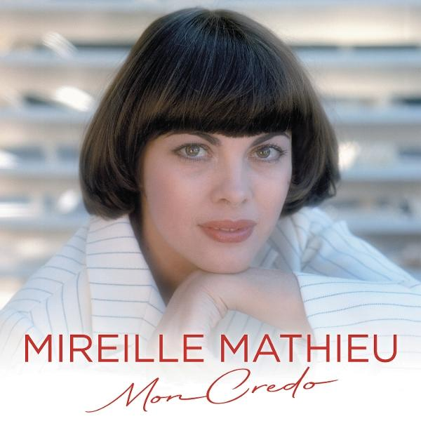 Porträt von Mireille Mathieu. Sie hat kurzes, dunkles Haar und trägt eine weiße Jacke. Der Text lautet 'Mireille Mathieu Mon Credo'.
