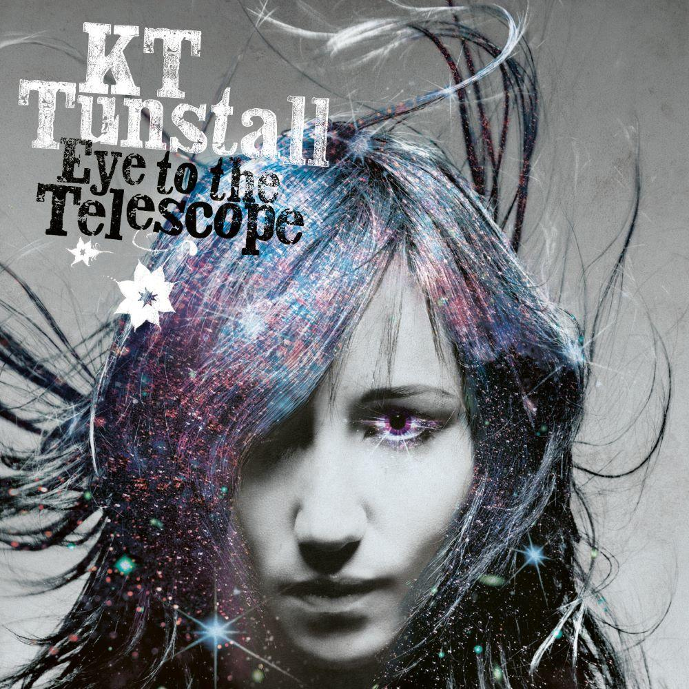 Albumcover. KT Tunstall, Eye to the Telescope. Gesicht einer Frau mit kosmischem Haar, lila Auge, und Titeltext mit Sternen.