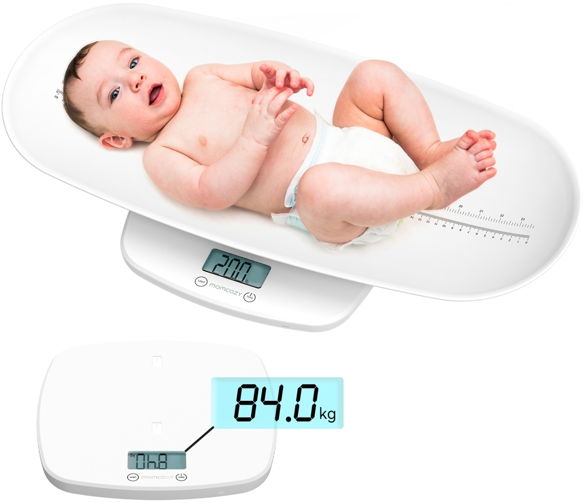 Ein Baby liegt auf einer weißen Waage. Die Waage zeigt 20,0 lbs an. Eine separate Waage zeigt 84,0 kg an. Das Baby trägt eine Windel.