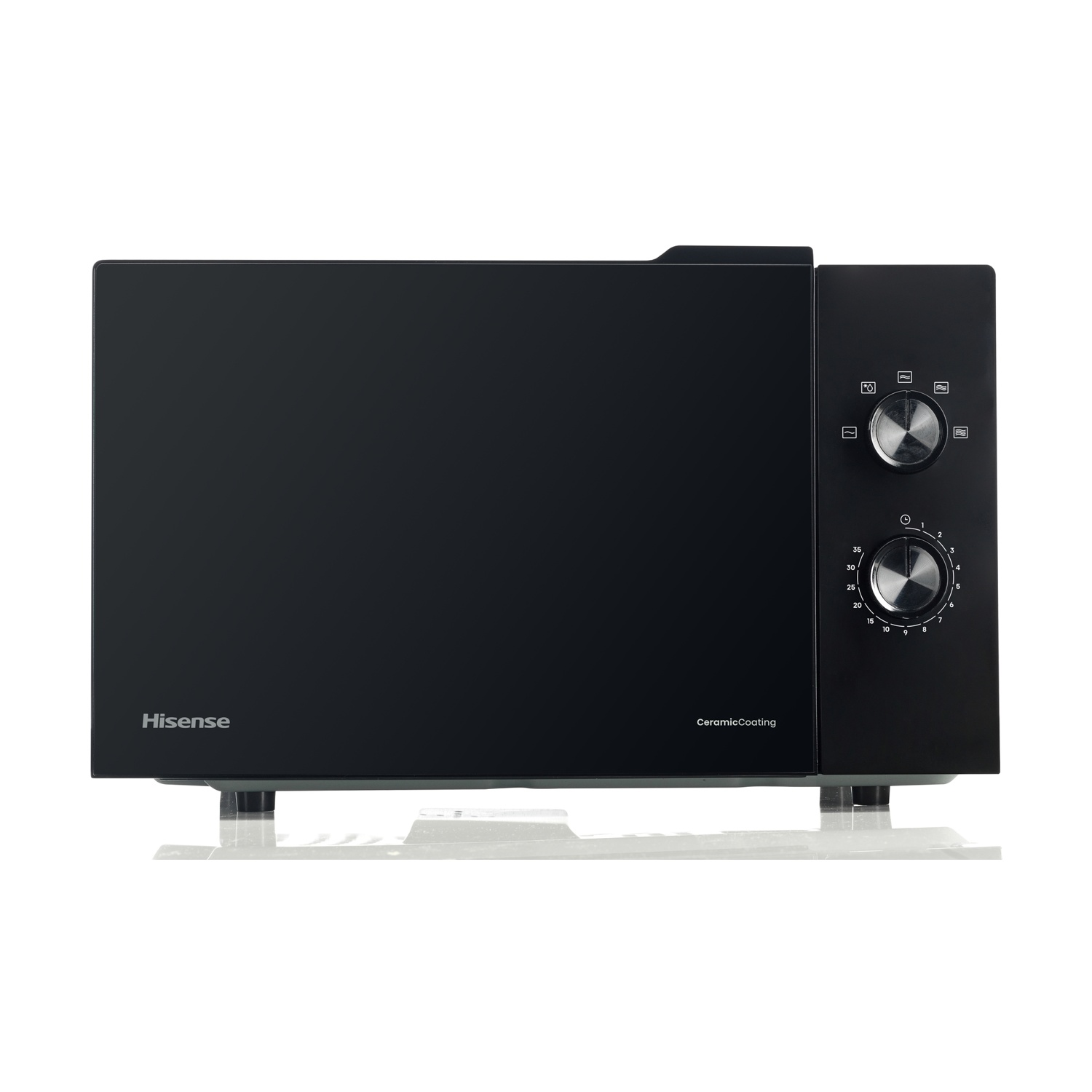 Un forno a microonde Hisense nero su una superficie bianca. Ha un pannello di controllo con manopole e l'etichetta "Ceramic Coating".