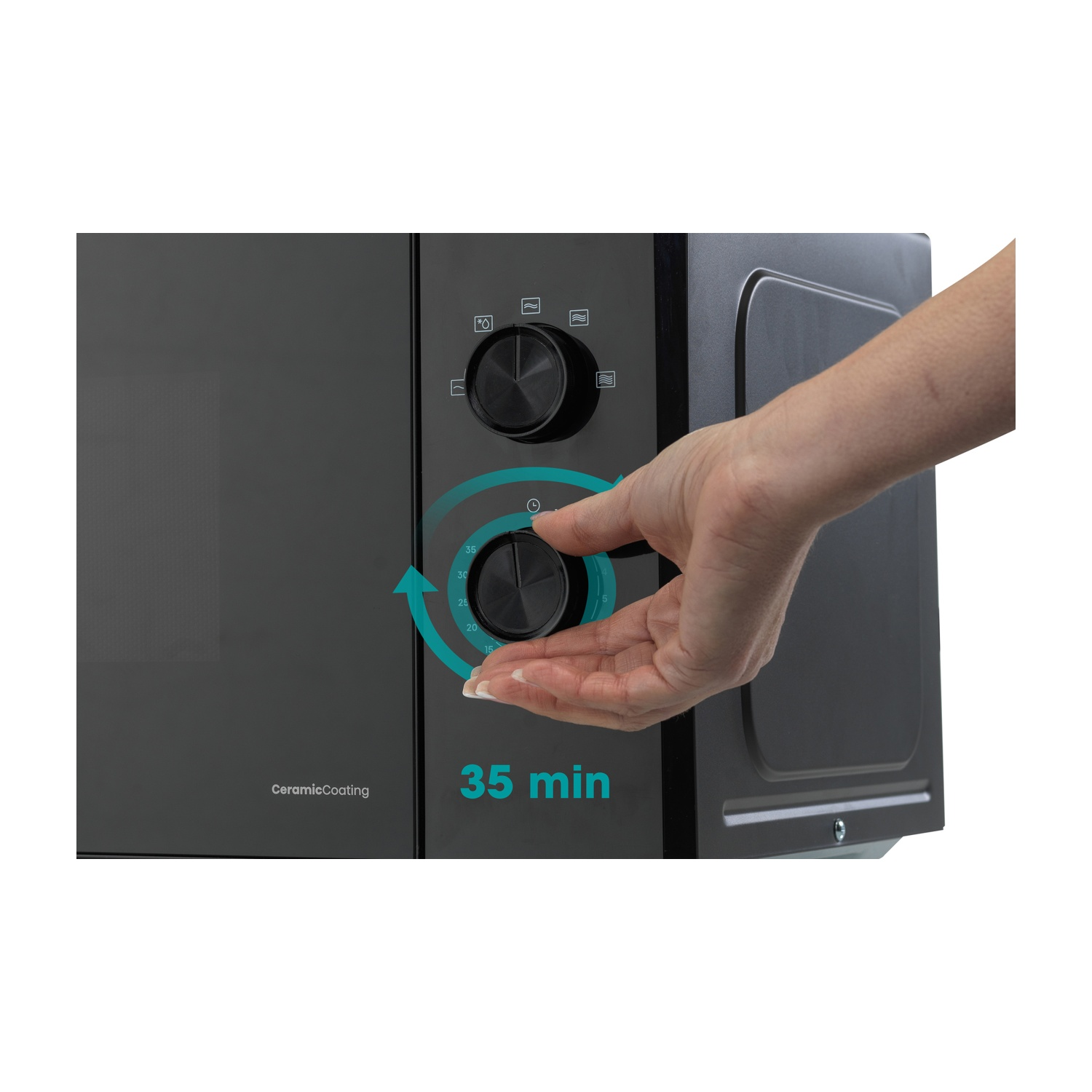 Una mano gira il timer del microonde su 35 minuti. Il microonde è nero con display digitale e la scritta 'Ceramic Coating'.
