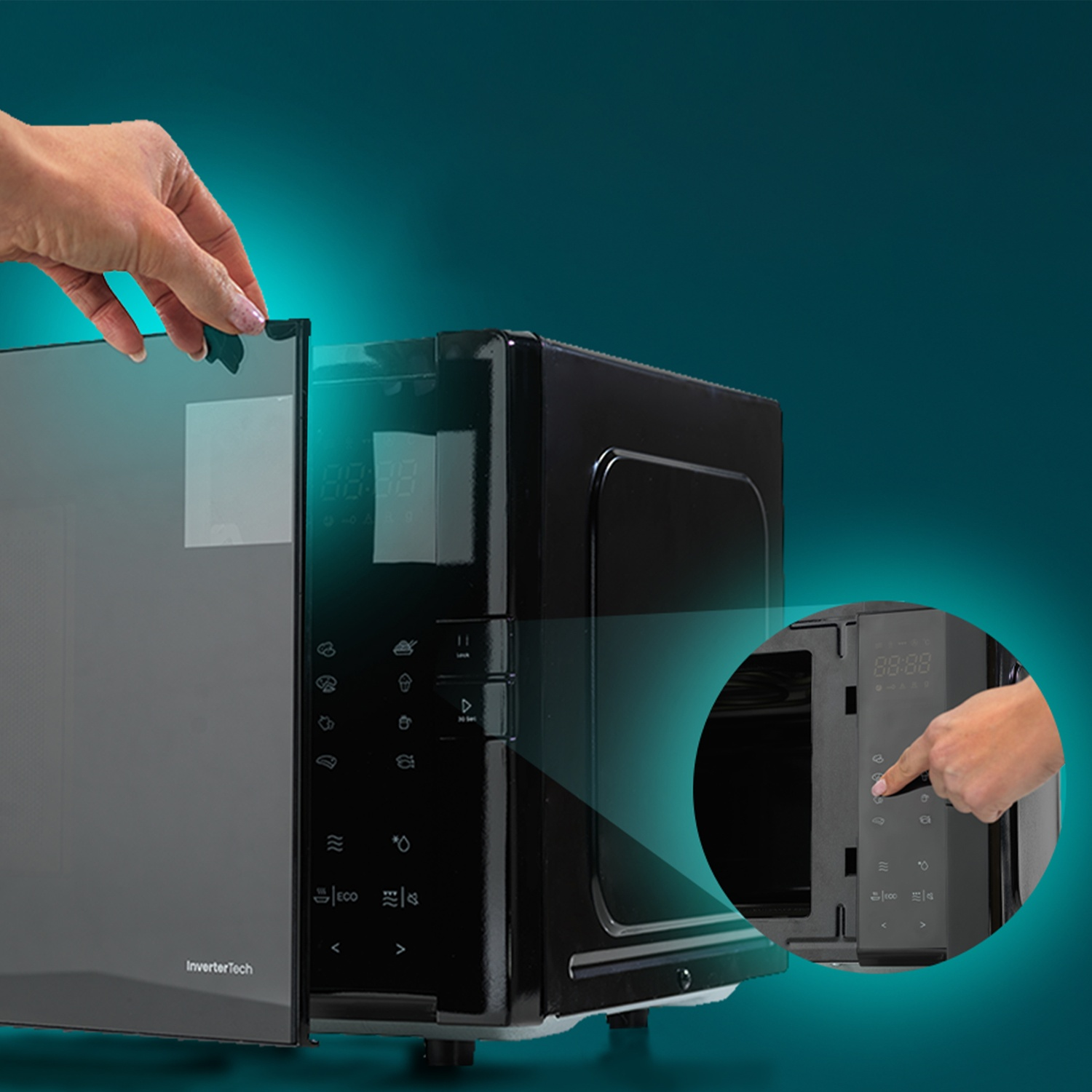 Una mano apre la porta di un forno a microonde nero. Il display mostra 88:88. Un dito preme un pulsante. Scritto InverterTech.