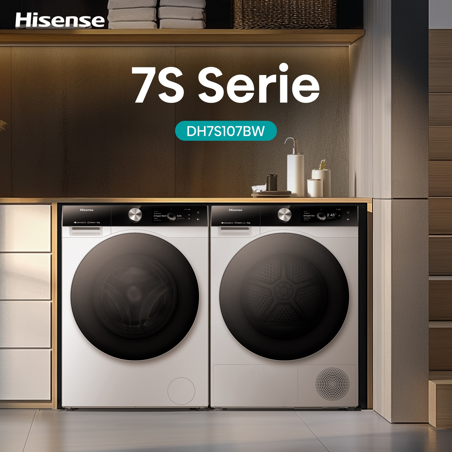 Due lavatrici bianche Hisense 7S Serie con porte nere in una moderna lavanderia.