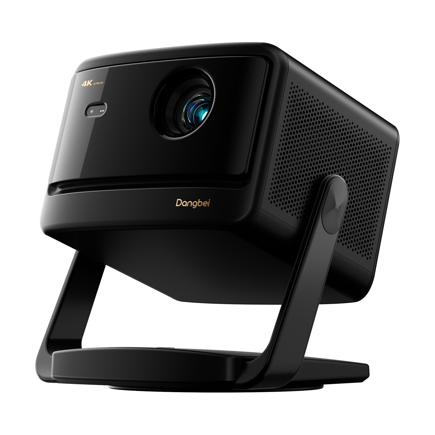 Proiettore Dangbei nero. Vista angolata. Etichetta 4K Ultra HD. Obiettivo e prese d'aria visibili. Supportato da un supporto curvo.