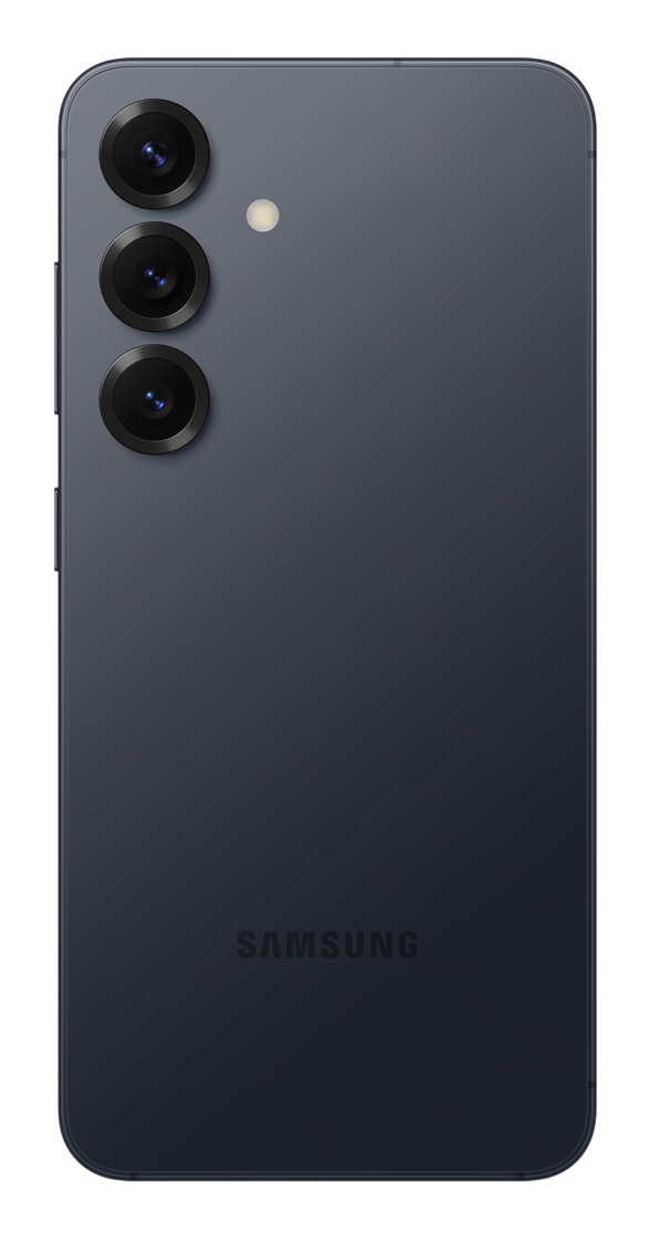 Tył ciemnoniebieskiego telefonu Samsung. Ma trzy obiektywy aparatu, lampę błyskową i logo Samsunga.