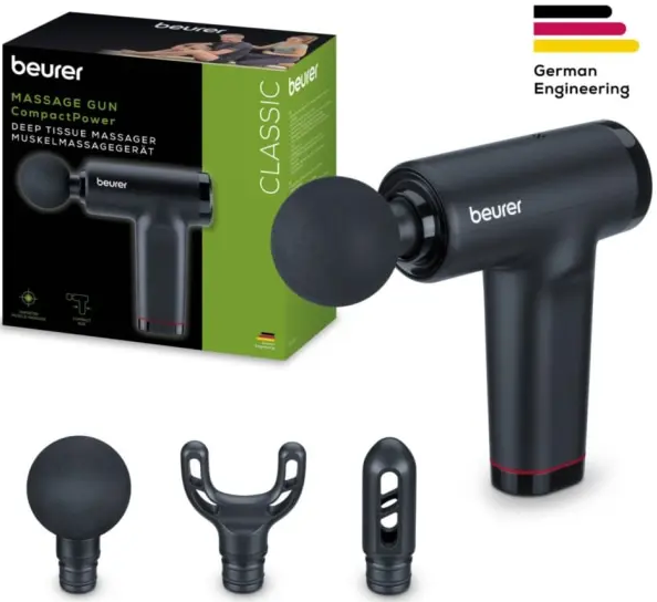 Eine schwarze Massagepistole mit drei austauschbaren Köpfen, eine Schachtel und das Branding "German Engineering" sind sichtbar.