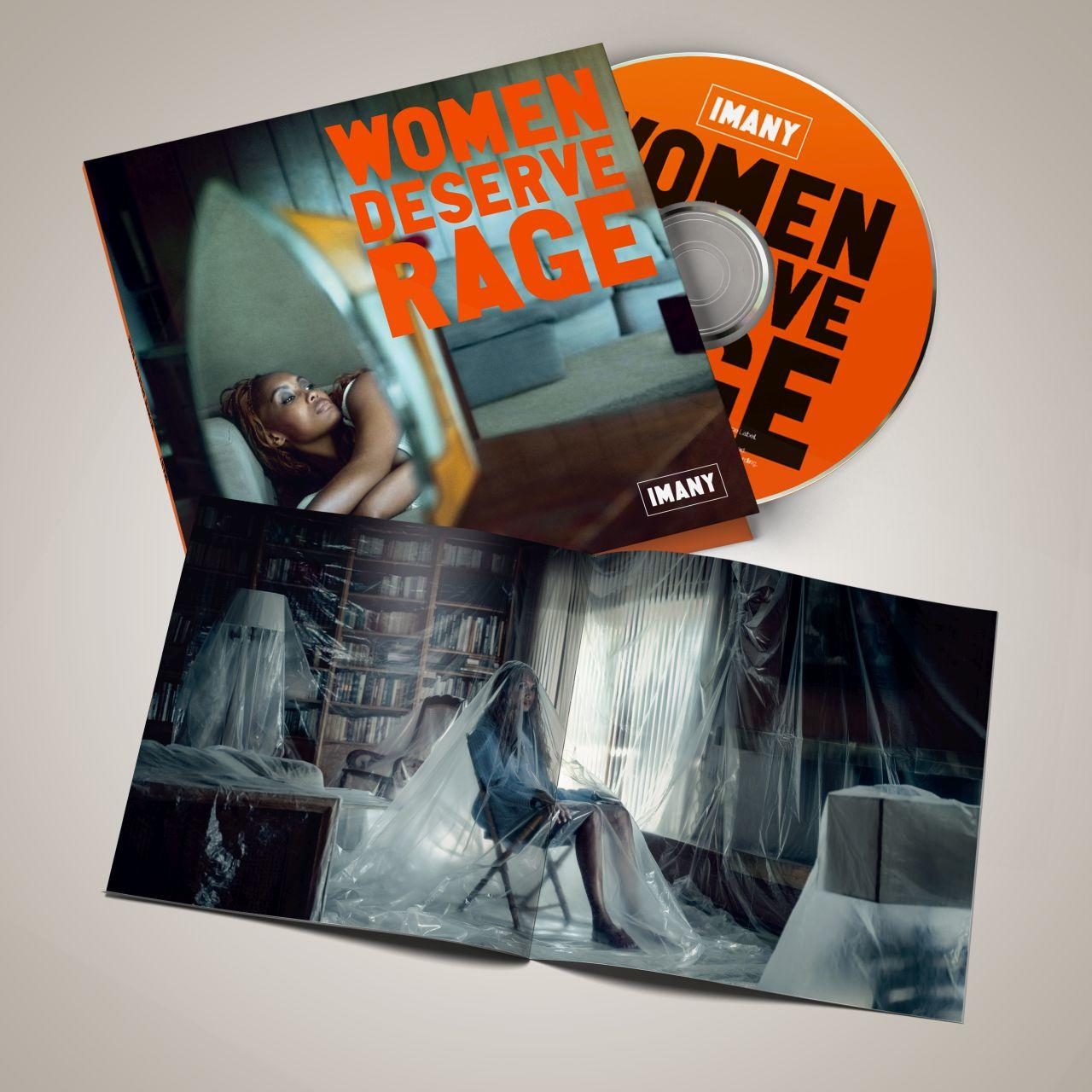 CD-Cover. Orangefarbene Disc mit schwarzem Text. Broschüre mit einer liegenden und einer sitzenden Frau in einem mit Plastik bedeckten Raum.